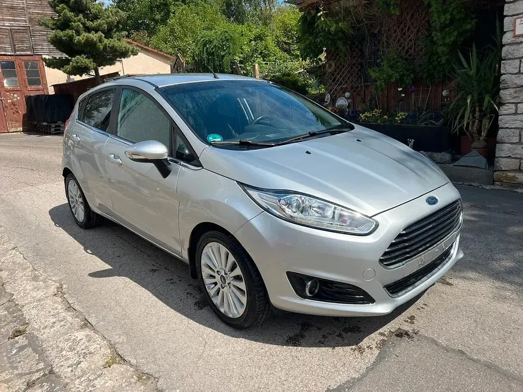 Gebraucht Ford Fiesta SYNC Edition 95 PS (69 kW) 2013 Silber Limousine