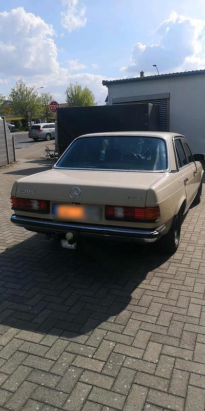 Gebraucht Mercedes E230 136 PS (100 kW) 1983 Beige Limousine