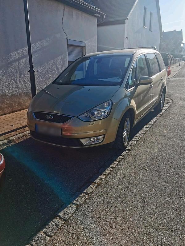 Gold Gebraucht 2006 Ford Galaxy Van / Kleinbus | 3.850 € (Fairer Preis) - Bild 1/4