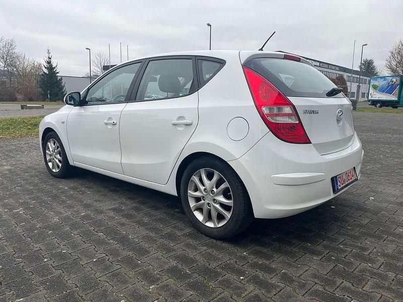 Gebraucht Hyundai i30 Edition+ 109 PS (80 kW) 2010 Weiß Limousine