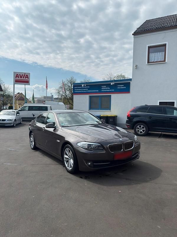Second-hand BMW 520 184 CP (135 kW) 2011 Maro Berlinǎ