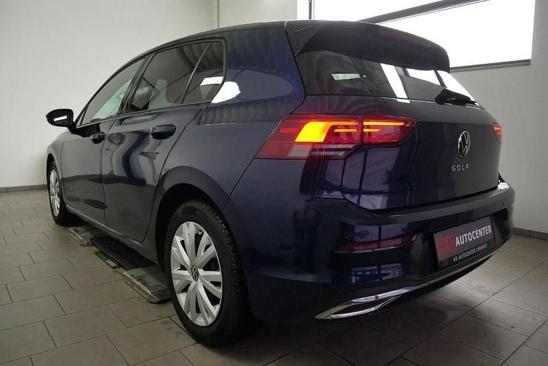 Gebraucht VW Golf VIII Active 150 PS (110 kW) 2021 Blau Limousine