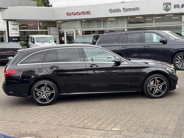 Gebraucht Mercedes C400 AMG line 333 PS (244 kW) 2018 Ung. schwarz  unilack Kombi