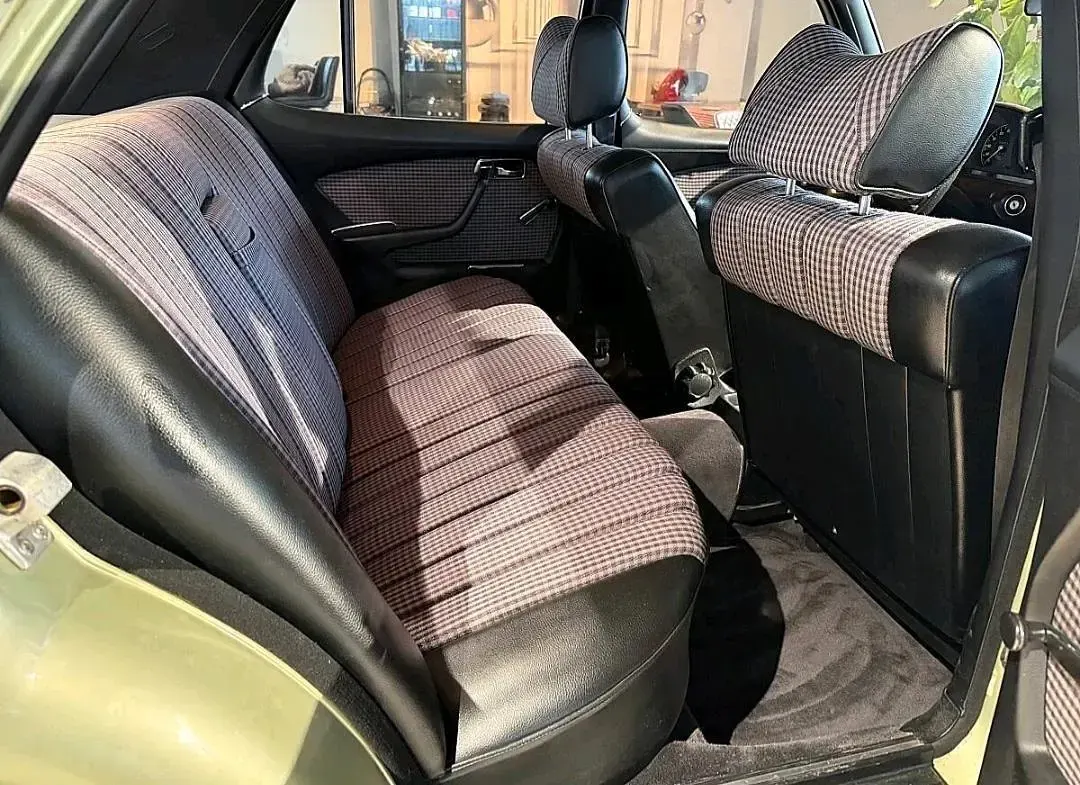 Gebraucht Mercedes 280 155 PS (114 kW) 2026 Grün Limousine