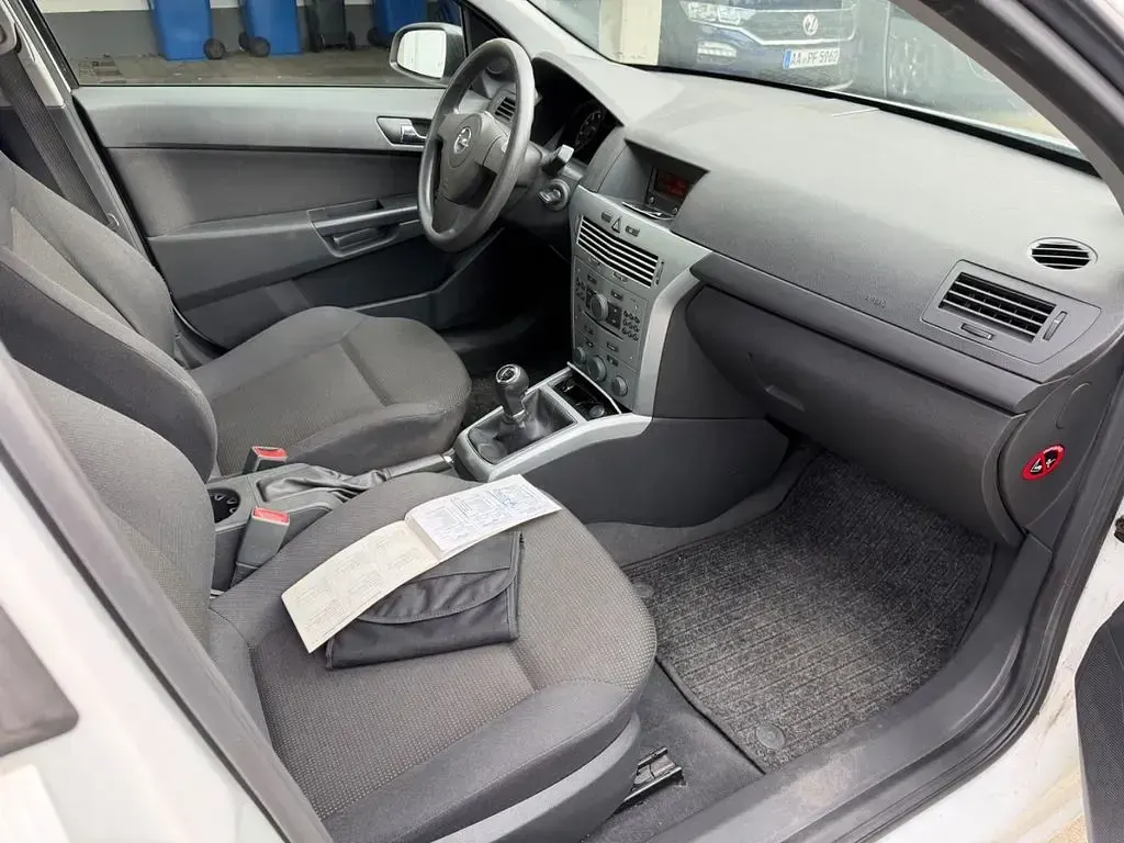 Gebraucht Opel Astra 90 PS (66 kW) 2009 Weiß Limousine