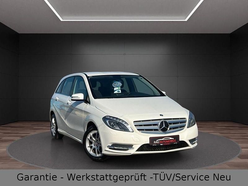 Gebraucht Mercedes B180 122 PS (89 kW) 2013 Weiß Van / Kleinbus