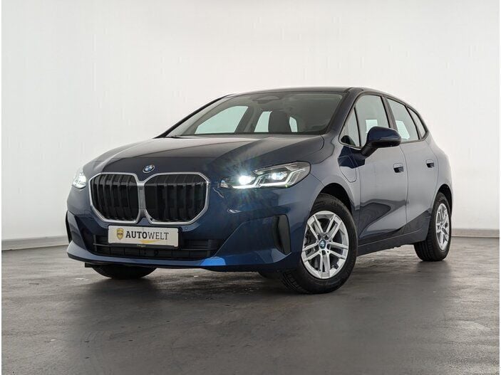 Phytonicblau Gebraucht 2024 BMW 225 Active Tourer Luxury Line Van / Kleinbus | 34.460 € (Guter Preis) - Bild 1/4