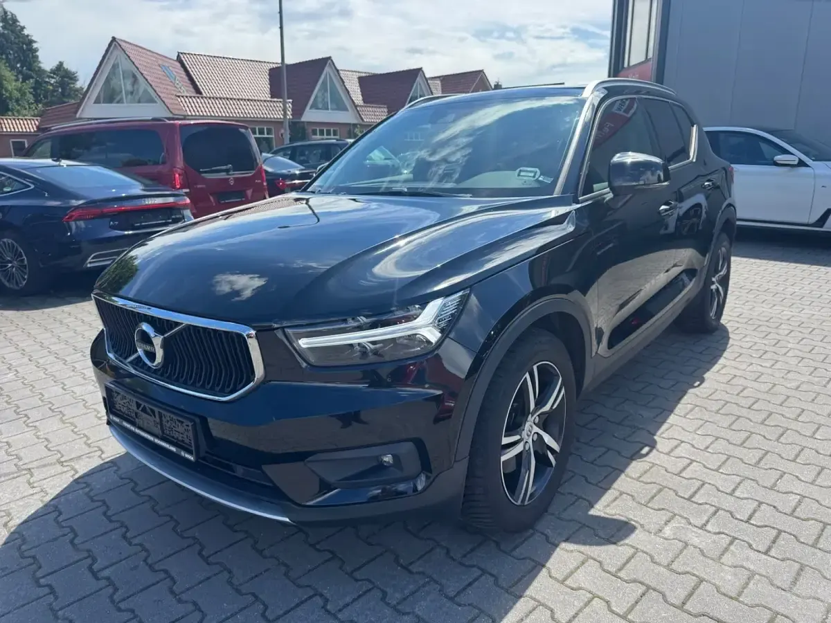Gebraucht Volvo XC40 150 PS (110 kW) 2020 Schwarz metallic SUV