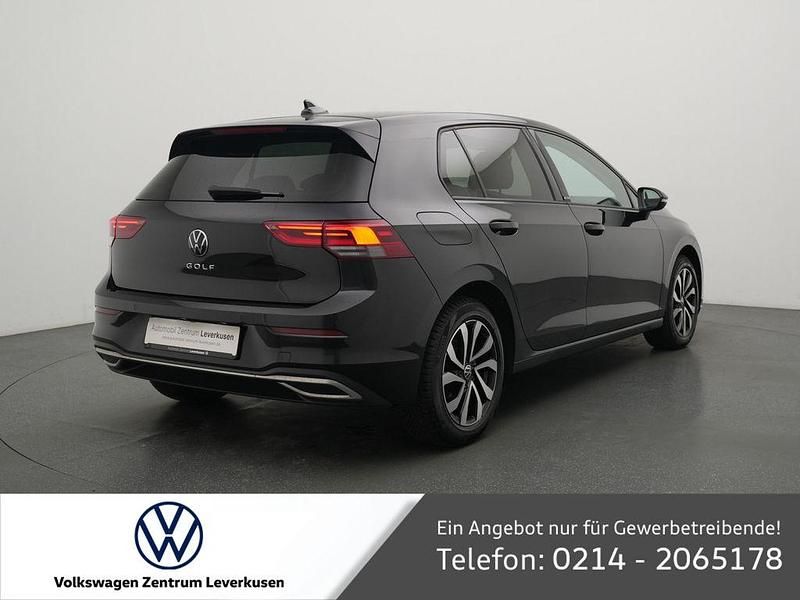 Gebraucht VW Golf VII Active 150 PS (110 kW) 2021 Schwarz Kleinwagen