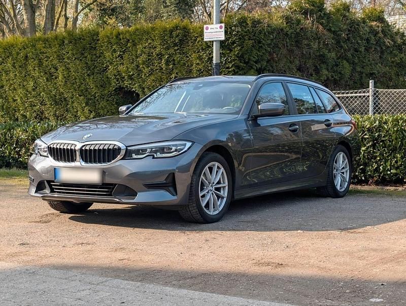 Gebraucht BMW 320 Advantage 190 PS (139 kW) 2020 Grau Kombi