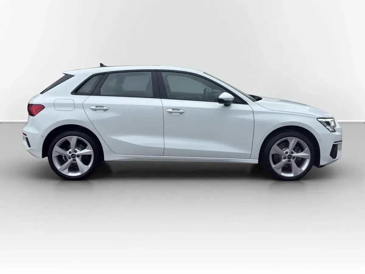 Gebraucht Audi A3 Sportback e-tron Advanced 204 PS (150 kW) 2022 Gletscherweiß metallic Kleinwagen