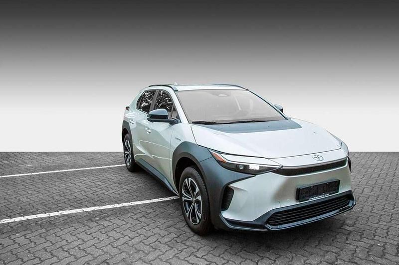 Cosmicsilber Gebraucht 2022 Toyota bZ4X Comfort SUV | 31.900 € (Teuer) - Bild 1/4
