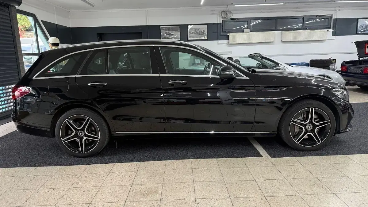 Gebraucht Mercedes C300e Avantgarde 306 PS (225 kW) 2020 Schwarz Kombi