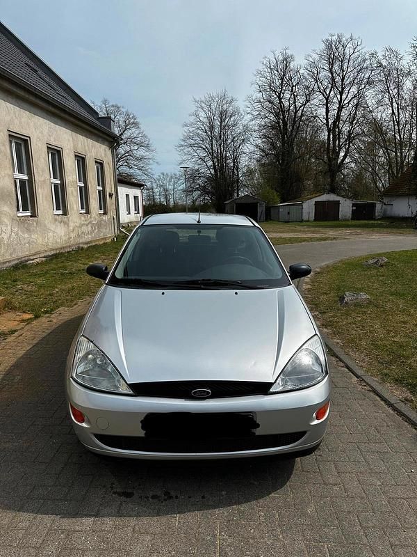 Usata Ford Focus 75 CV (55 kW) 2001 Argento Utilitaria