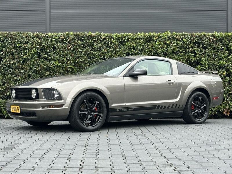 Braun Gebraucht 2005 Ford Mustang | 8.950 € (Teuer) - Bild 1/4