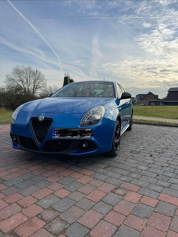 Blau Gebraucht 2018 Alfa Romeo Giulietta Tech Edition Limousine | 11.200 € (Fairer Preis) - Bild 1/4