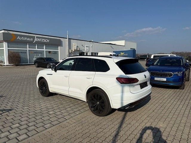 Gebraucht VW Touareg Basis 286 PS (210 kW) 2019 Weiß SUV