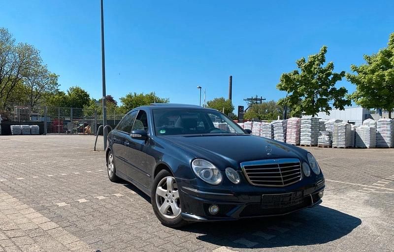 Schwarz Gebraucht 2003 Mercedes E63 AMG Limousine | 4.199 € - Bild 1/4