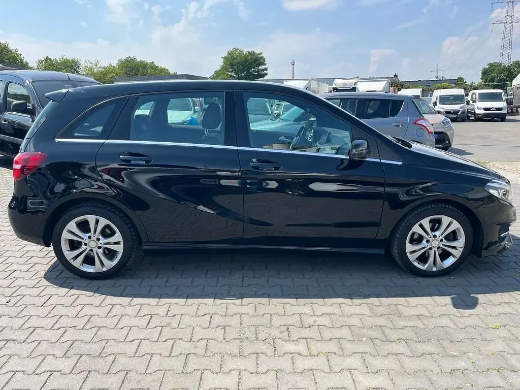 Gebraucht Mercedes B180 122 PS (89 kW) 2016 Schwarz Kleinwagen
