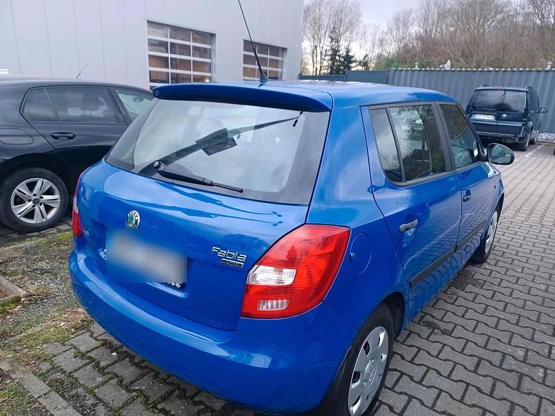 Gebraucht Skoda Fabia 60 PS (44 kW) 2009 Blau Kleinwagen