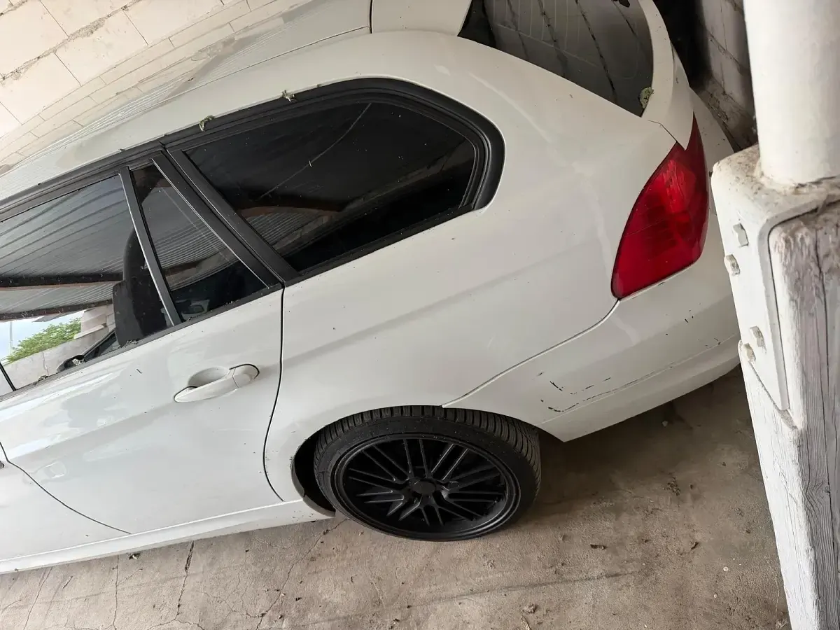 Gebraucht BMW 320 177 PS (130 kW) 2009 Weiß Kombi