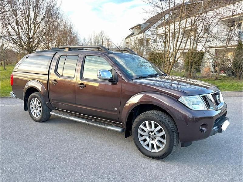 Gebraucht Nissan Navara Platinum 231 PS (169 kW) 2014 Braun Pickup