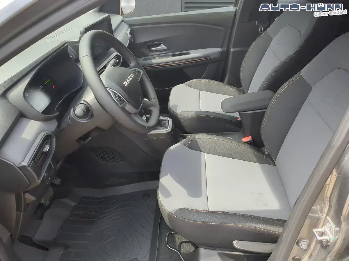 Neu Dacia Jogger Extreme 141 PS (103 kW) 2025 Dolomitgrau Van / Kleinbus