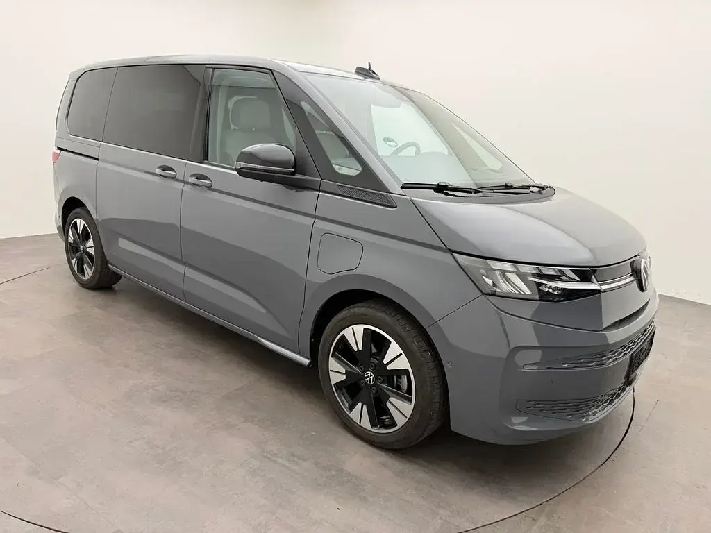Gebraucht VW Multivan Life 177 PS (130 kW) 2025 Grau Van / Kleinbus