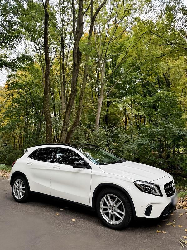 Gebraucht Mercedes GLA180 122 PS (89 kW) 2019 Weiß SUV