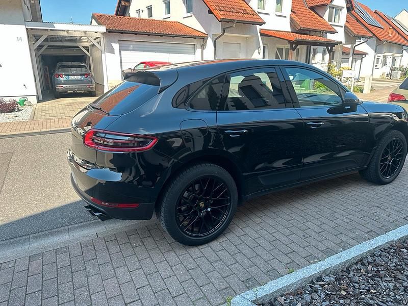 Schwarz Gebraucht 2018 Porsche Macan SUV | 38.000 € (Etwas zu teuer) - Bild 1/4