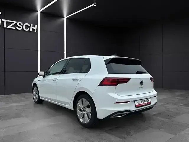 Gebraucht VW Golf VIII Style 150 PS (110 kW) 2021 Pure white Limousine