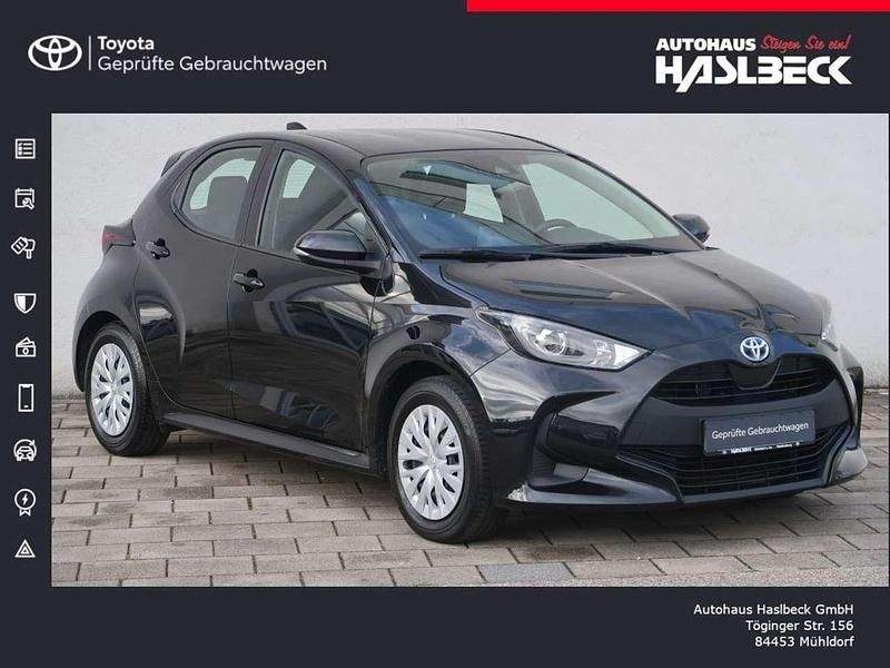 Schwarz Gebraucht 2022 Toyota Yaris Hybrid Comfort Kleinwagen | 17.880 € (Fairer Preis) - Bild 1/4