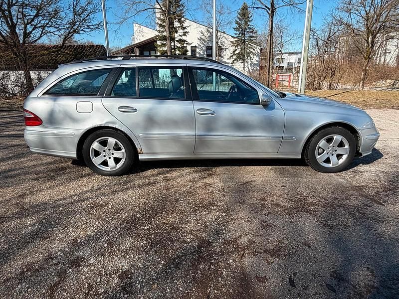 Gebraucht Mercedes E320 224 PS (164 kW) 2005 Grau Kombi