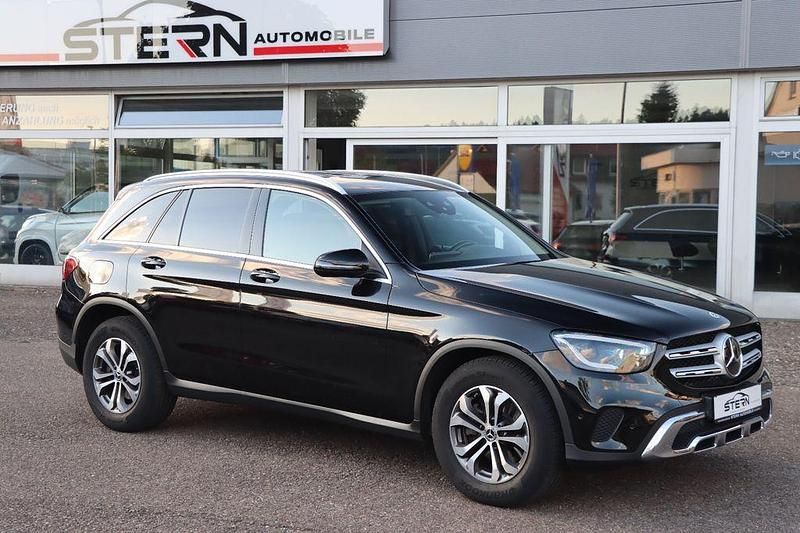 Schwarz Gebraucht 2020 Mercedes GLC220 SUV | 30.490 € (Superpreis) - Bild 1/4