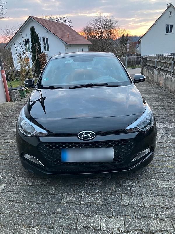 Gebraucht Hyundai i20 75 PS (55 kW) 2017 Schwarz Kleinwagen