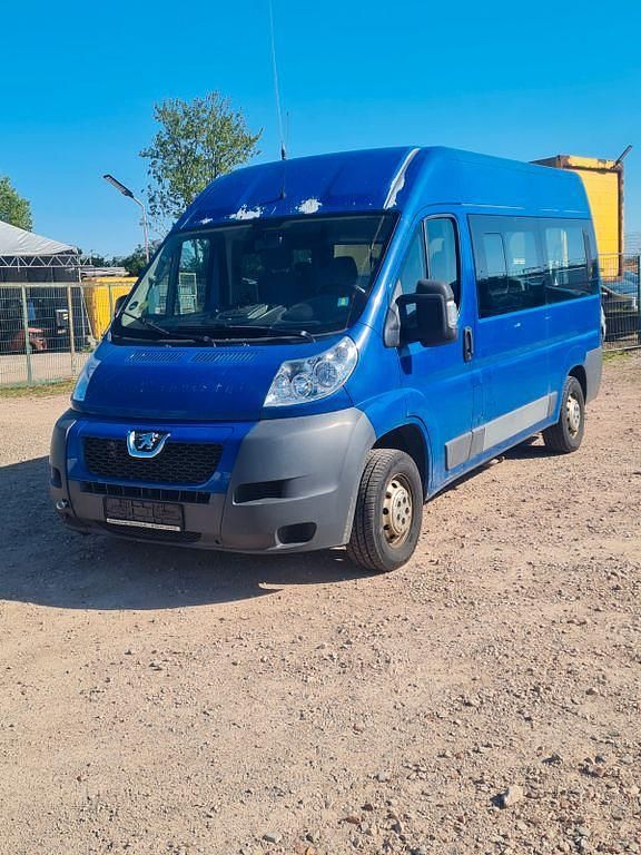 Second-hand Peugeot Boxer 131 CP (96 kW) 2012 Albastru Van