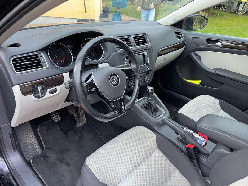 Gebraucht VW Jetta 110 PS (80 kW) 2015 Schwarz Limousine