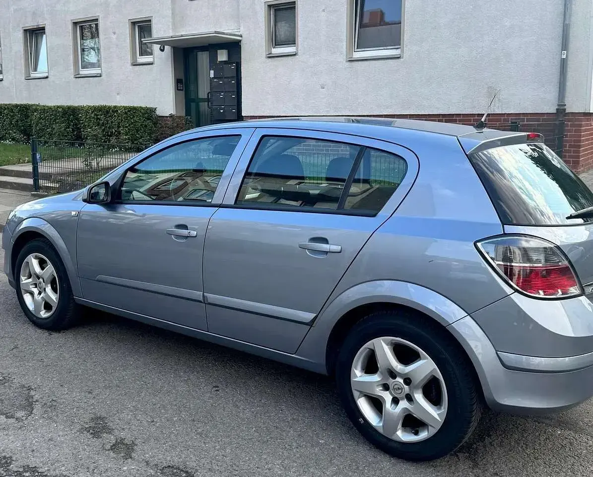 Gebraucht Opel Astra Club 103 PS (75 kW) 2008 Blau Limousine