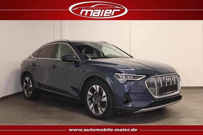 Plasmablau metallic Gebraucht 2022 Audi e-tron Ambiente SUV | 32.600 € (Superpreis) - Bild 1/4