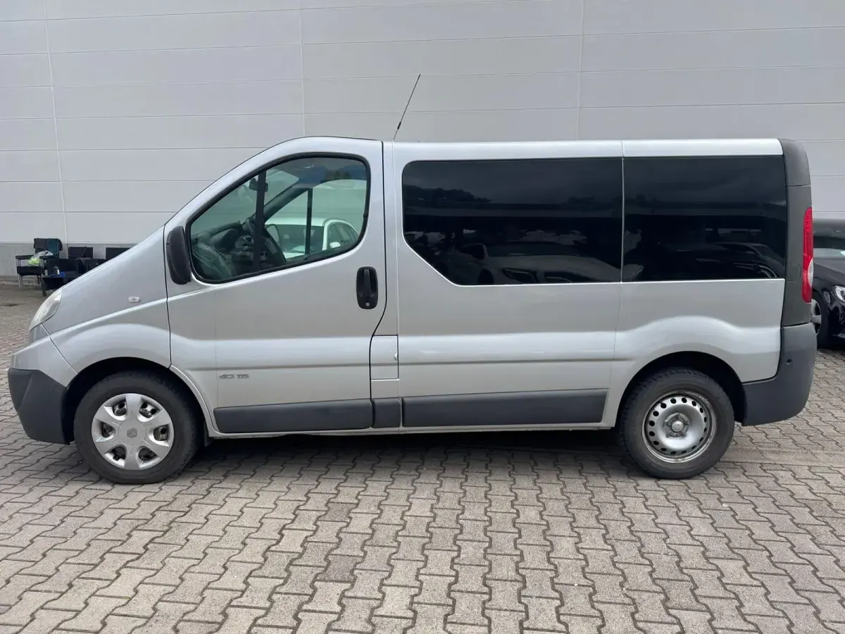 Gebraucht Renault Trafic 114 PS (83 kW) 2011 Grau Van / Kleinbus