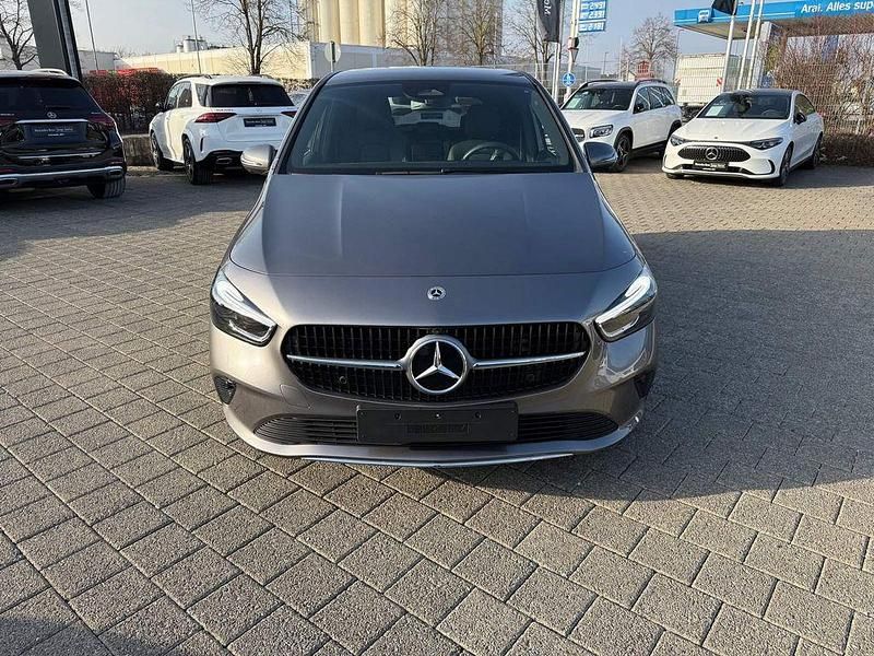 Gebraucht Mercedes B200 Progressive 163 PS (119 kW) 2025 Andere Van / Kleinbus