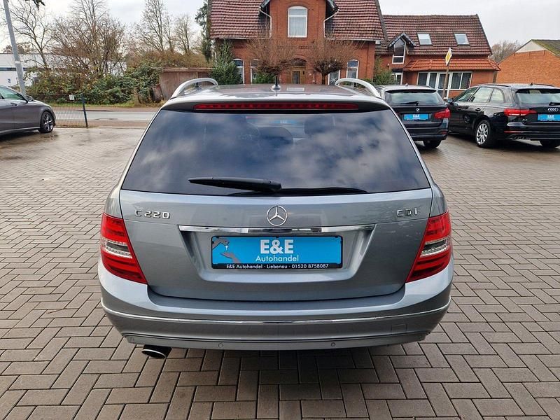 Gebraucht Mercedes C220 170 PS (125 kW) 2013 Palladiumsilber Kombi