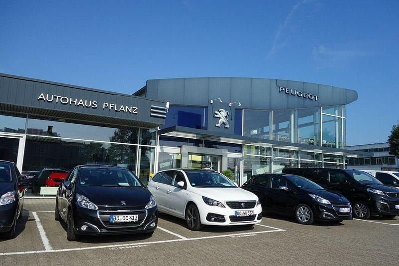 Blau Gebraucht 2021 Peugeot e-2008 Allure SUV | 18.290 € (Fairer Preis) - Bild 1/1
