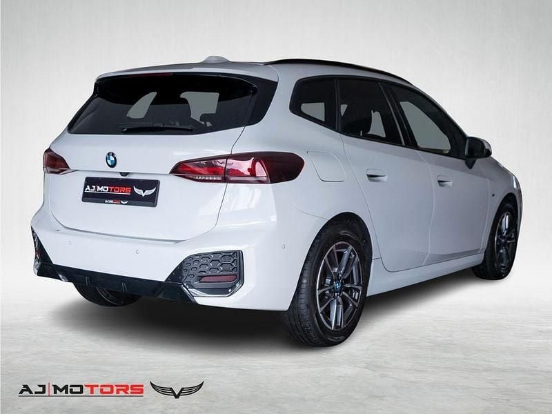 Gebraucht BMW 223 Active Tourer M Sport 211 PS (155 kW) 2023 Alpinweiss iii Van / Kleinbus