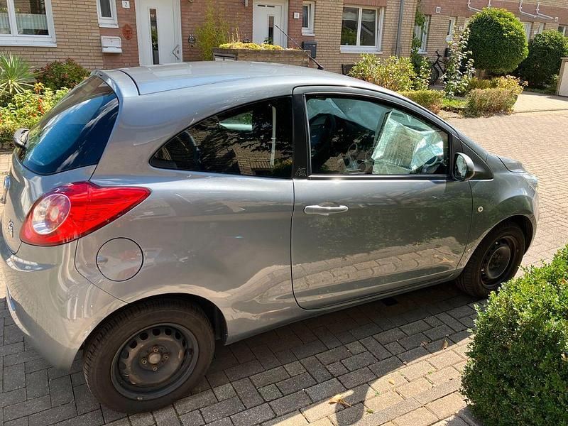 Grau Gebraucht 2014 Ford Ka Trend Kleinwagen | 4.500 € (Fairer Preis) - Bild 1/4