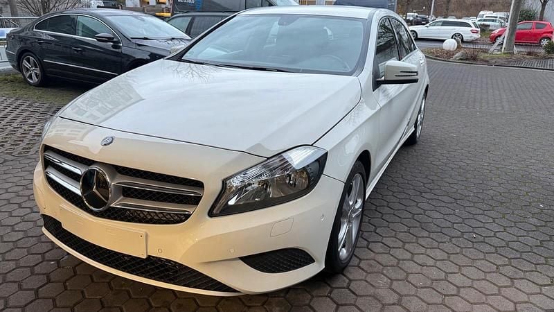 Gebraucht Mercedes A180 Edition 122 PS (89 kW) 2014 Weiß Kleinwagen