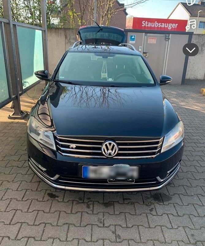 Schwarz Gebraucht 2011 VW Passat R-line Kombi | 8.300 € (Etwas zu teuer) - Bild 1/4