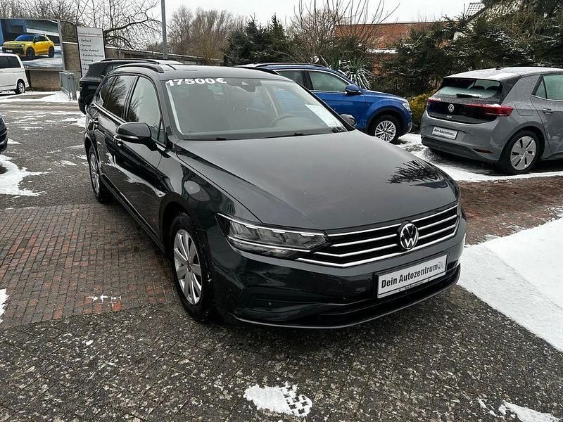 Gebraucht VW Passat Basis 150 PS (110 kW) 2021 Mangangrau metallic (metallic) Kombi