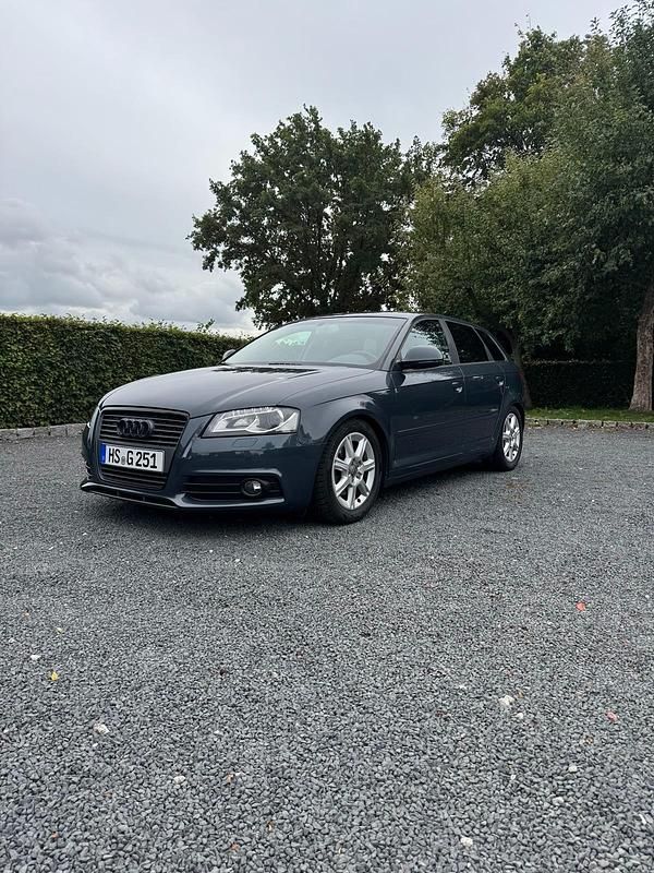 Grau Gebraucht 2009 Audi A3 Limousine | 6.990 € (Etwas zu teuer) - Bild 1/4