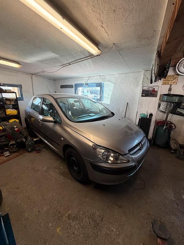 Gebraucht Peugeot 307 110 PS (80 kW) 2002 Silber Limousine